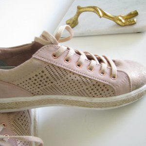 Marco Tozzi European "free me" tennis/classy shoes
